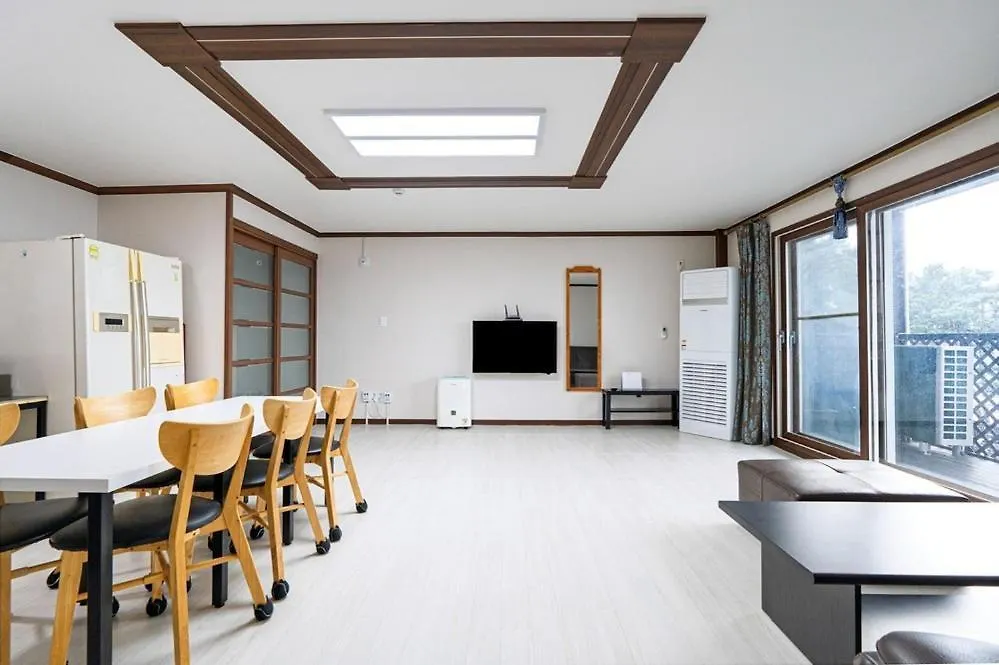 Yeongheungdo Haesong Pension インチョン広域市 3*,  韓国